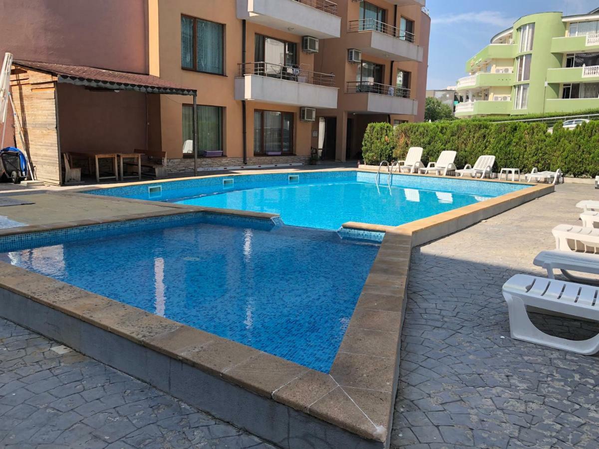 Апартаменти "Бриз" Sveti Vlas Luaran gambar